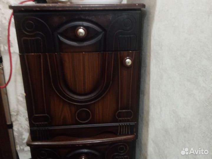 Две прикроватные тумбы бу,комод