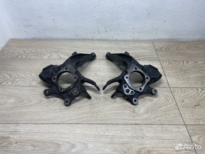 Кулаки задние пара Toyota Avensis 250