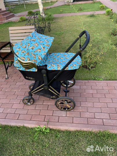 Коляска 3 в 1 Cybex Priam Jeremy Scott Cherubs