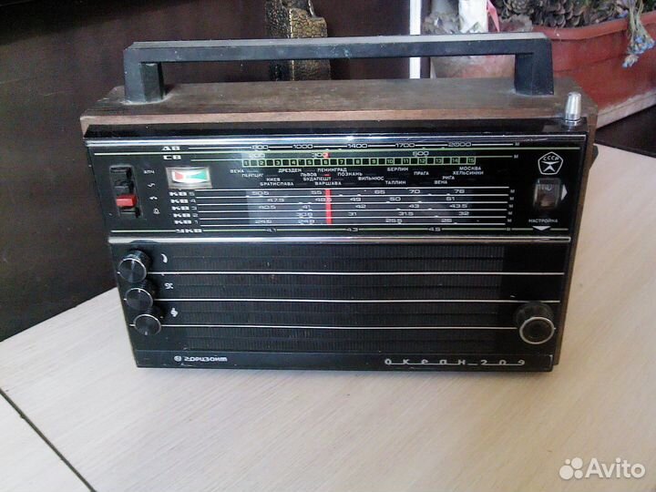 Радиоприемник Океан с FM - диапазоном