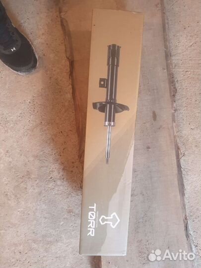 Амортизатор передний Land cruiser 200