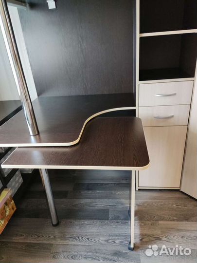 Кровать чердак со столом и шкафом