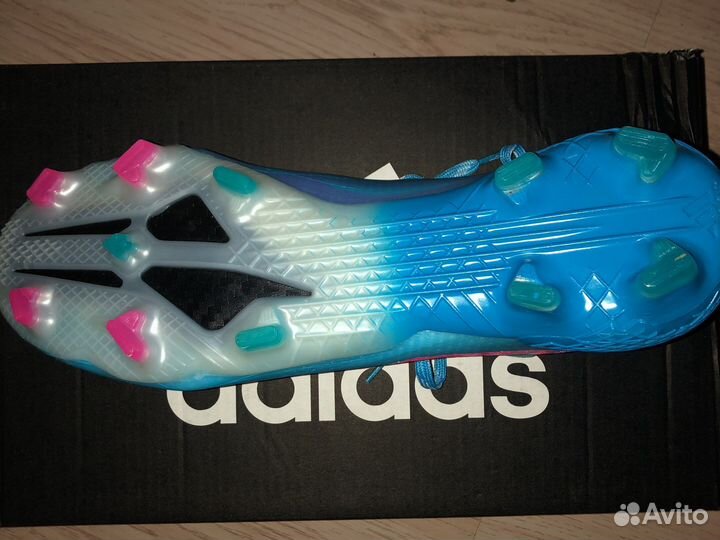 Футбольные бутсы adidas