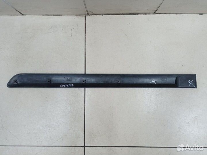 Молдинг двери передней правый