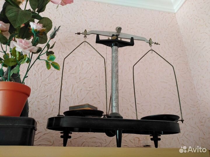 Весы с набором гирек