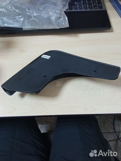 Брызговик передний правый Mondeo 07