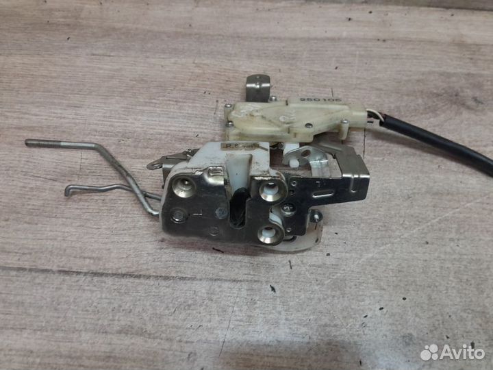 Замок двери задней левой Honda CR-V II (2001—2004)