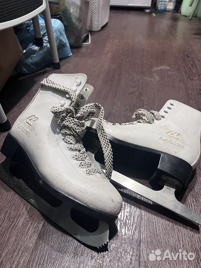 Коньки фигурные женские