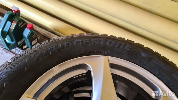 Bridgestone Blizzak DM-V2 235/65 R17