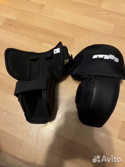 Хоккейные вратарские нагрудник, ракушка, коньки, б