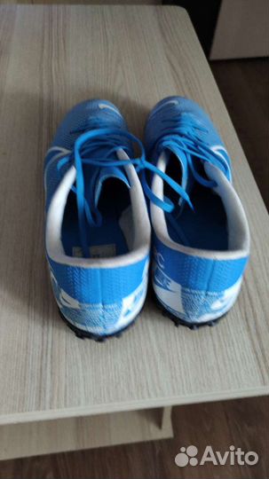 Футбольные бутсы