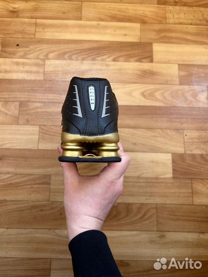 Кроссовки Nike shox r4 black golden 42