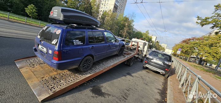 Volkswagen Golf 1.6 МТ, 1997, битый, 100 000 км
