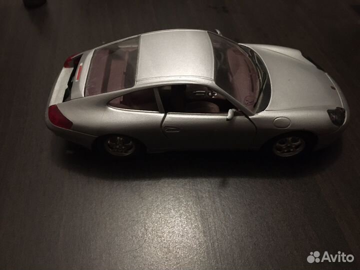 Porsche Carrera 911 (1997) 1:24