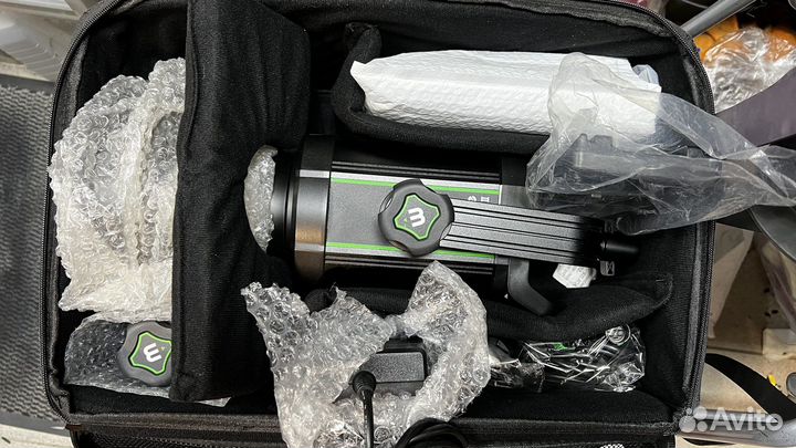 Осветитель Weeylite Ninja 400 Mark II