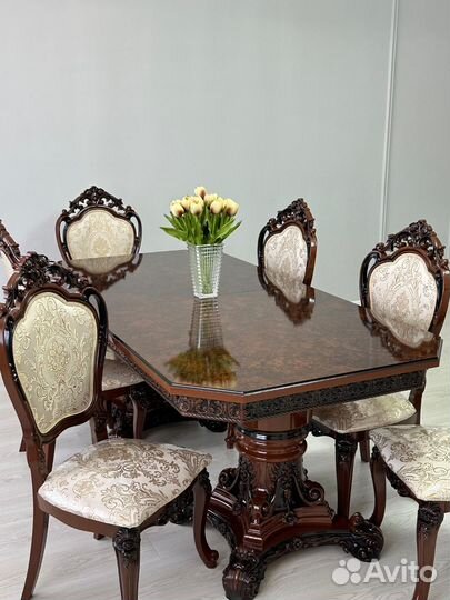 Стол и стулья