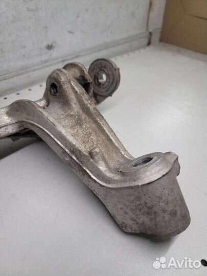 Рычаг подрамника правый Skoda Octavia A5 1Z 2004