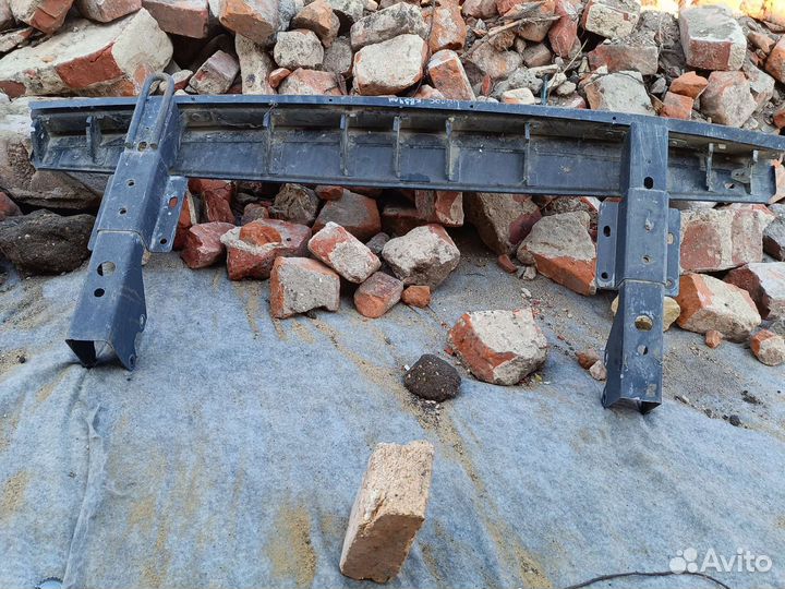 Уселитель заднего бампера