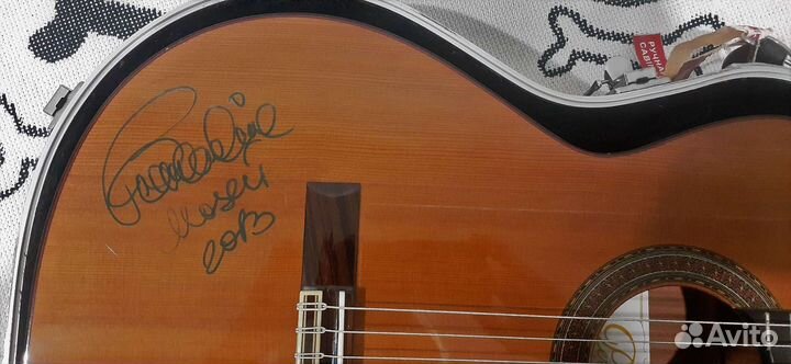 Испанская гитара с автографом Paco De Lucia