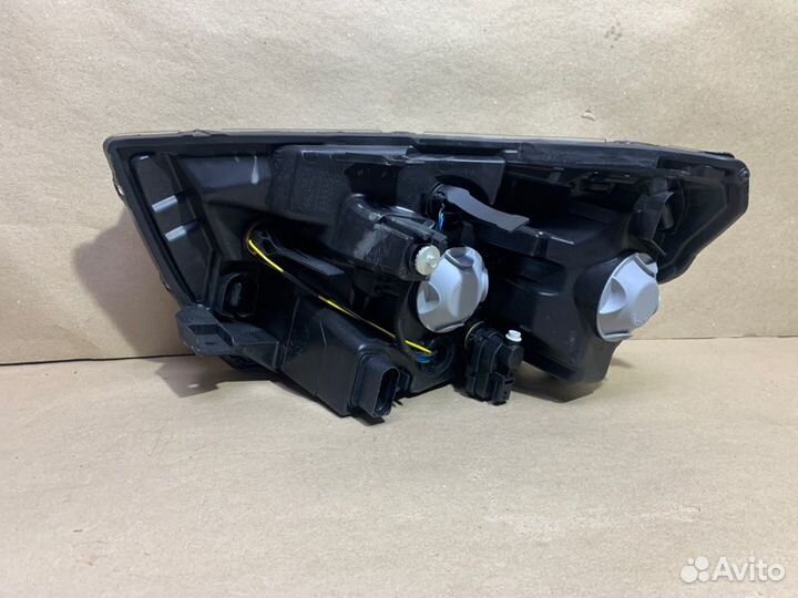 Фара передняя правая LADA Vesta