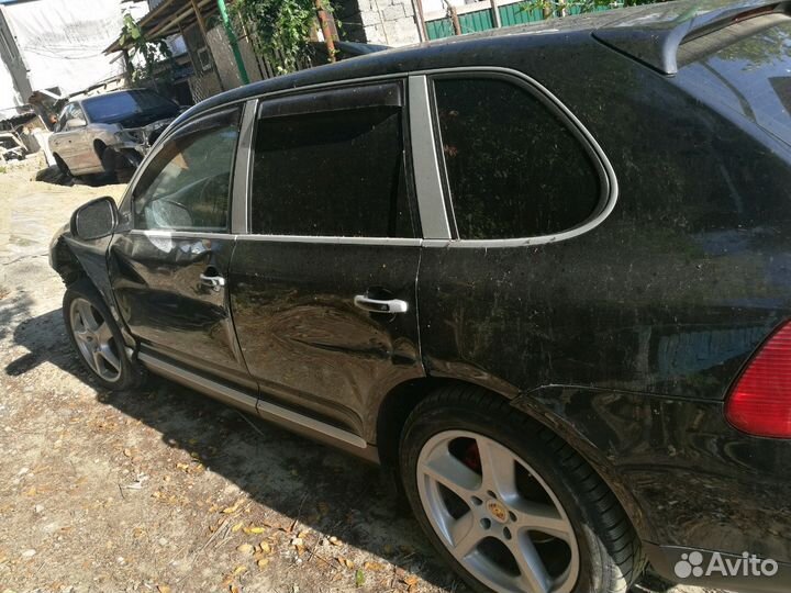 Porsche Cayenne Turbo 2003 48.00 4,5 450 л/с