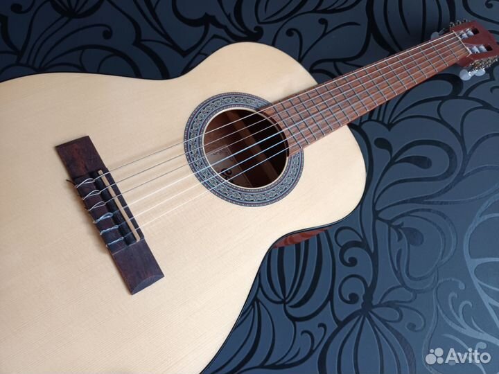 Гитара 1/2 гатарлеле Cort (неКитайчина)