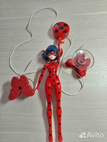 Фигурка Леди Баг на тарзанке