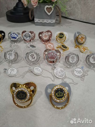 Соска пустышка с короной и стразами