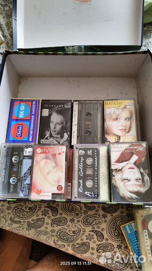 Коробка аудио кассет с записями 62 шт