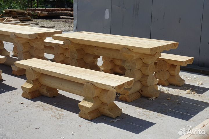 Сруб стола с лавками из бревна на дачу
