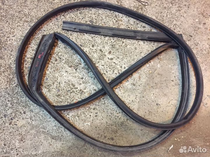 Уплотнитель двери задней правой Киа Рио Kia Rio 4