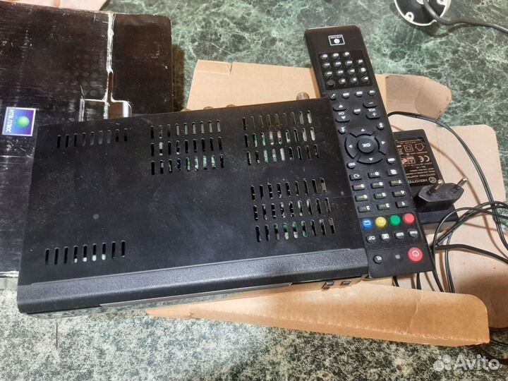 Ресивер НТВ+ и триколор GS B211