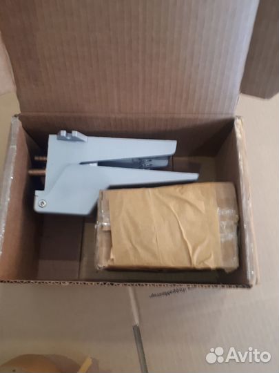 Клепальный станок для тормозных колодок