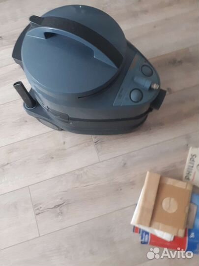 Моющий пылесос Philips