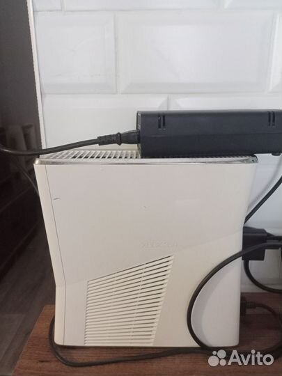 Консоль Xbox 360+8 игр(дисками) в комплекте