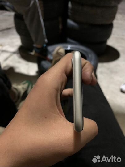 Телефон iPhone se 2020