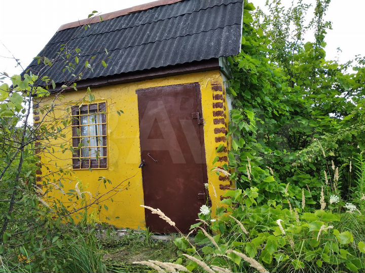 Дача 20 м² на участке 10 сот.