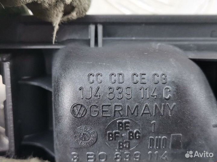Ручка внутренняя задняя правая Volkswagen Passat