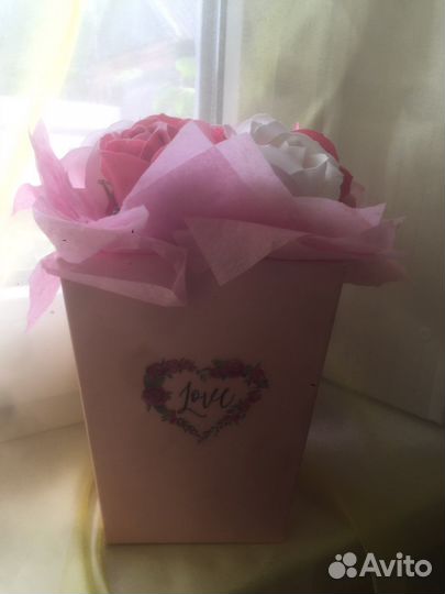 Подарочная коробка