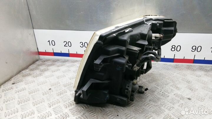 Фара Nissan Pathfinder (2004-2009)