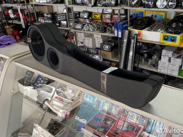 Подиумы на двери, стойки, полка Акустическая