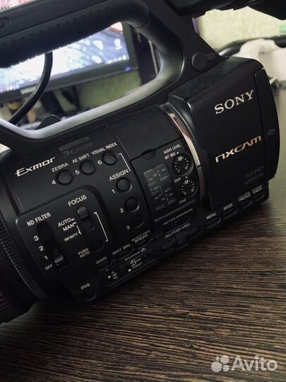 Профессиональная видеокамера sony HXR-NX5M