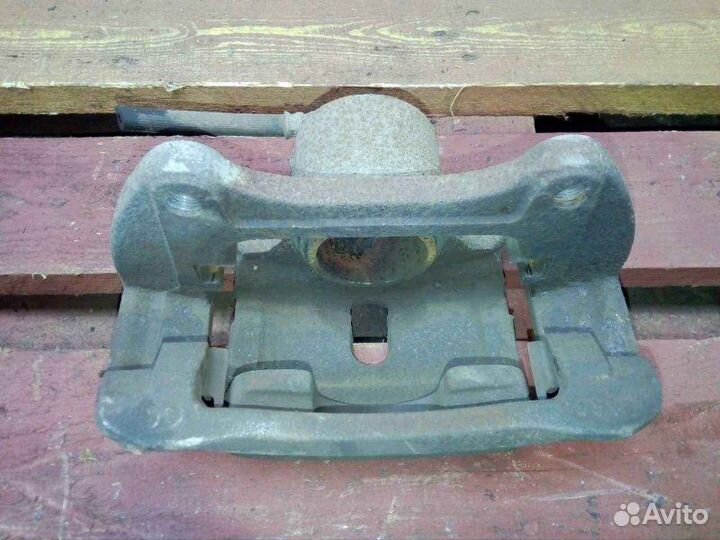 Суппорт передний левый Kia Ceed 1.4 2012-2018