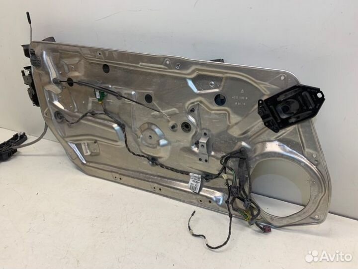 Стеклоподъемник левый Mercedes-Benz C-Class W204