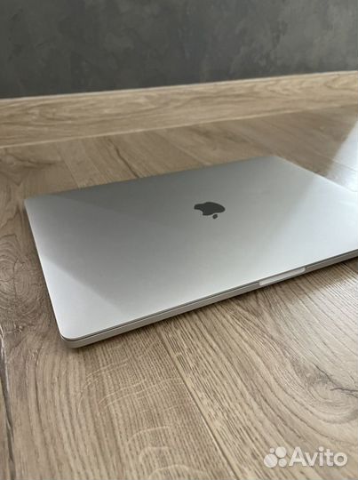 Apple MacBook Pro 16