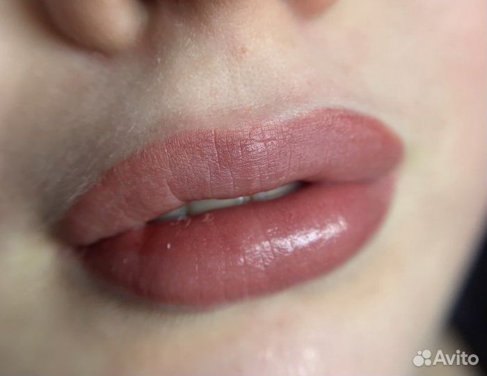 Модель на перманентный макияж губ