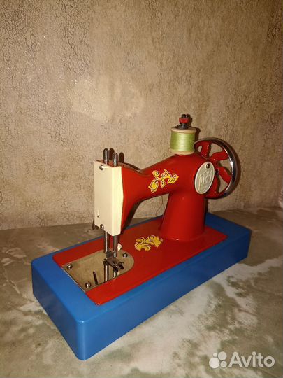 Детская швейная машинка СССР