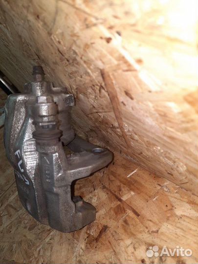 Суппорт передний левый Opel Corsa-C (Vita) 68