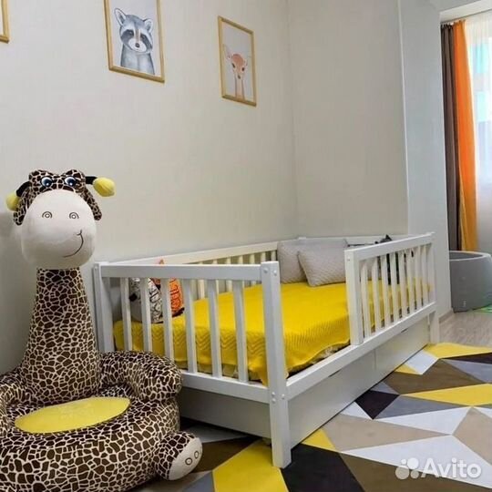 Кроватка из натурального дерева сингл высокий борт