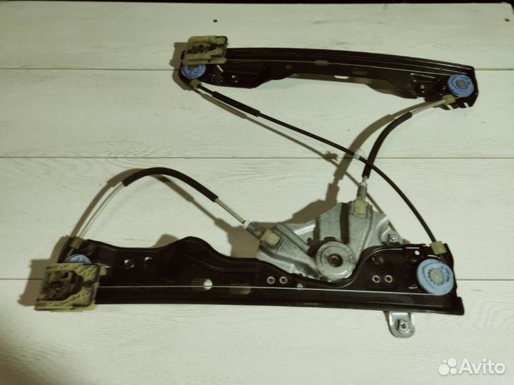 Стеклоподъемник передний правый Opel Astra J 2010